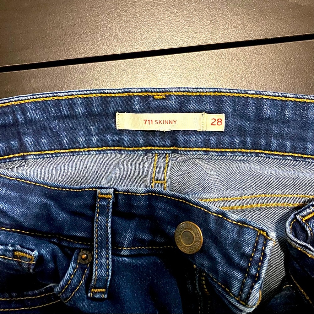 LEVI’S 711 skinny size 28 blue